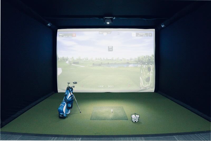 Indoor golf simulator with projection screen and hitting mat